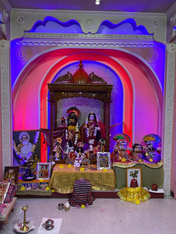 Foto Sarbojonin hindu puja mandir (Tempio Hindu)