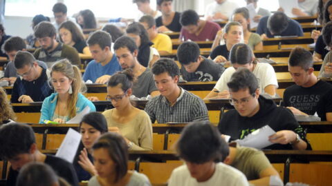Foto Matteo Corner - LaPressecronacaMilano 4 09 2012 Esame di ammissione alla facoltà di medicina all'università statale di  Milano Nella Foto un momento del Test